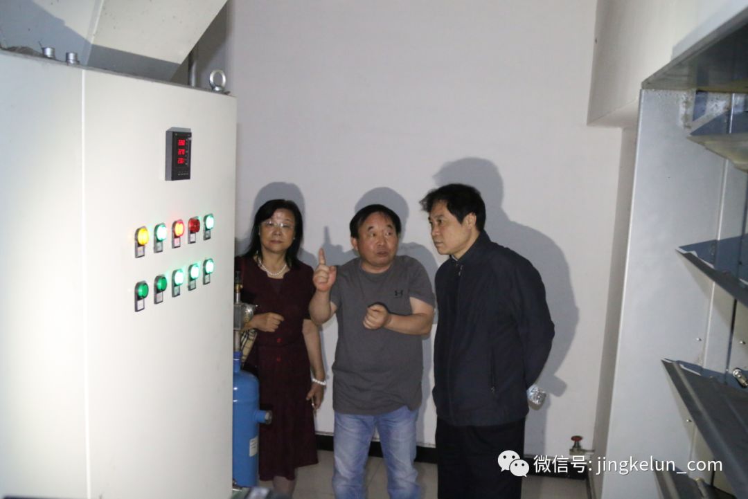 張改平和金林海院士參觀山綠自動(dòng)化立體冷庫(圖1)